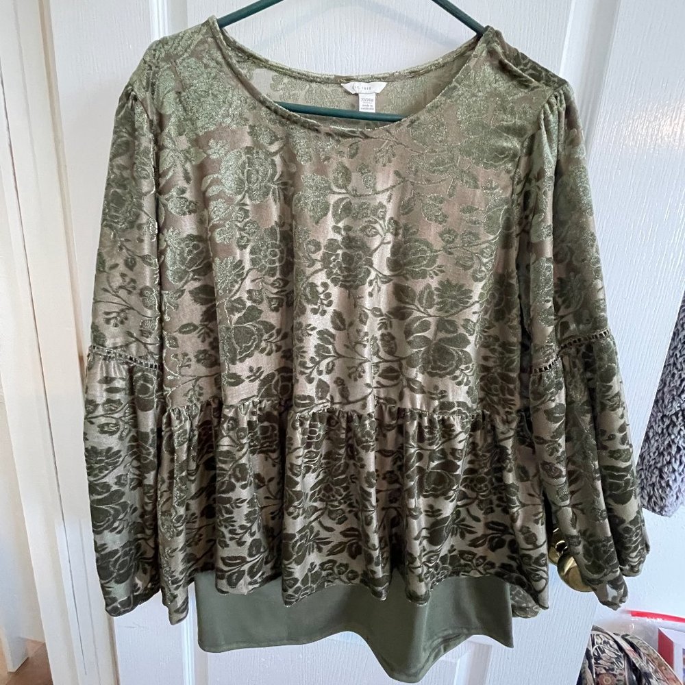 Green blouse with velvet raised design